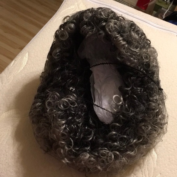 NWT,Silver Gray Mix, Curly Afro style BOB, FULL WIG,CAP, NIB - Picture 9 of 10